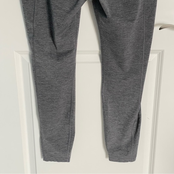Athleta Grey Heather Ultimate Stash Pocket 7/8 Leggings - 35579 - Picture 8 of 12
